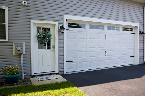 24/7 Emergency Garage Door Panel Replacement experts in New Concord, OH